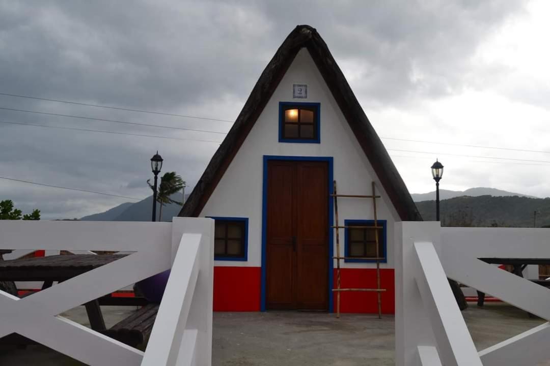 Triangle Huts Hotel Pagudpud Exterior foto